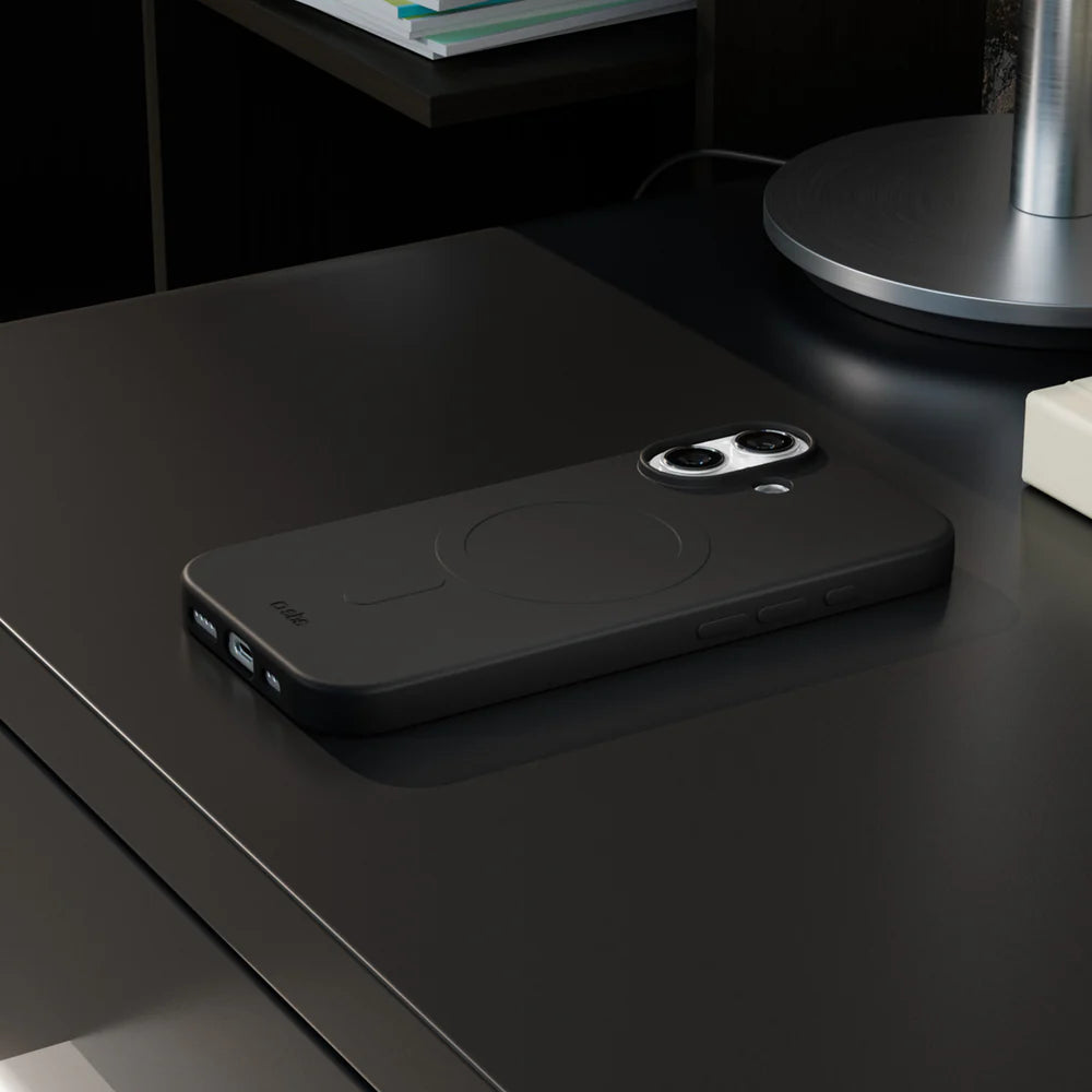 Schwarzes iPhone 17 Case mit schlankem Design und MagSafe