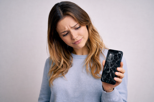 In den letzten Wochen hören wir bei uns im Geschäft fast jeden Tag denselben Satz: „Mein Handy ist runtergefallen, das Display ist kaputt.“