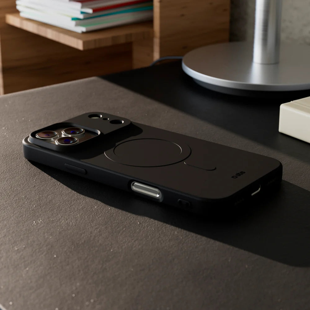 Instinct Mag - MagSafe-kompatible Hülle für iPhone 17 Pro Max